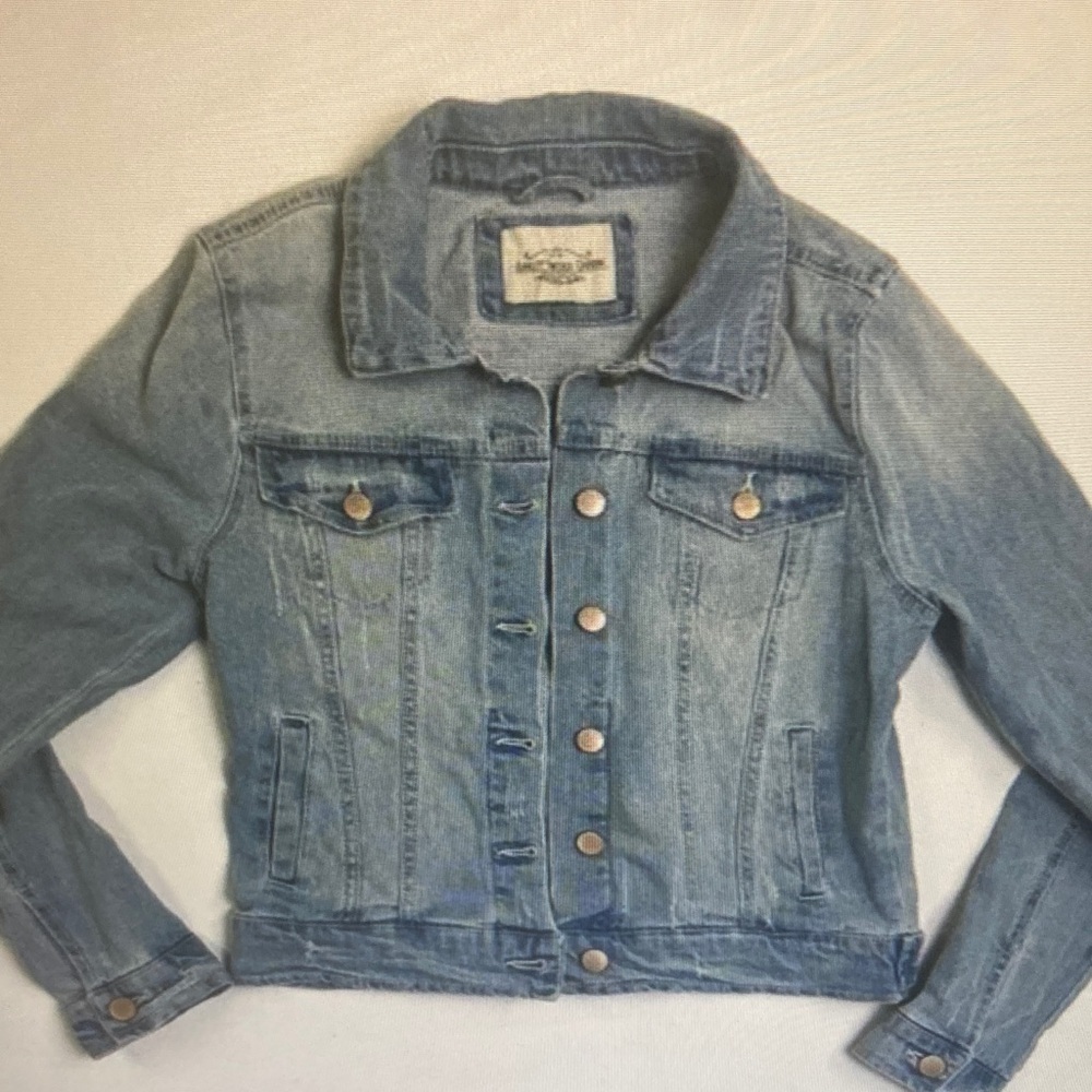 Ashley Vintage Charm Womens Light Wash Distressed Denim Jackt Small
